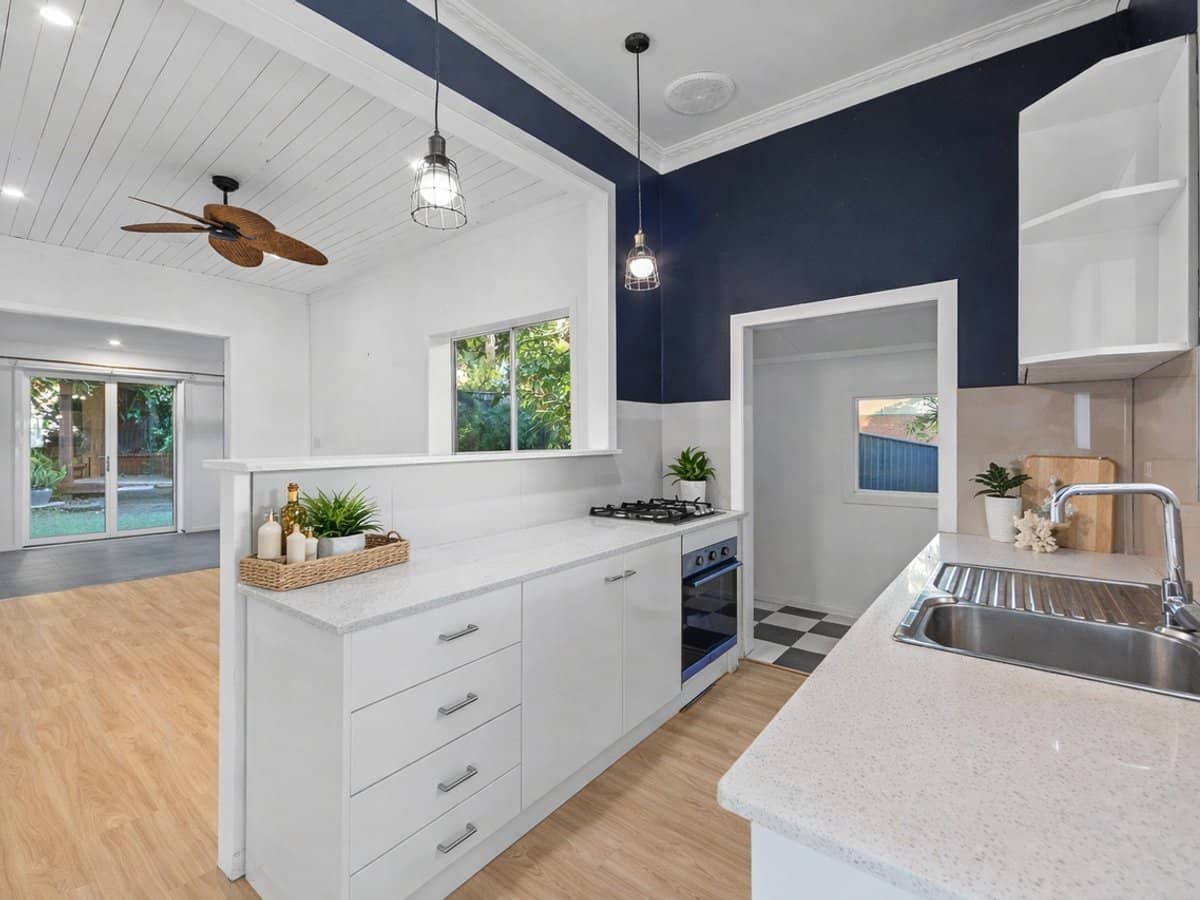 218 Ocean Parade, Burleigh Heads - Thumbnail 5