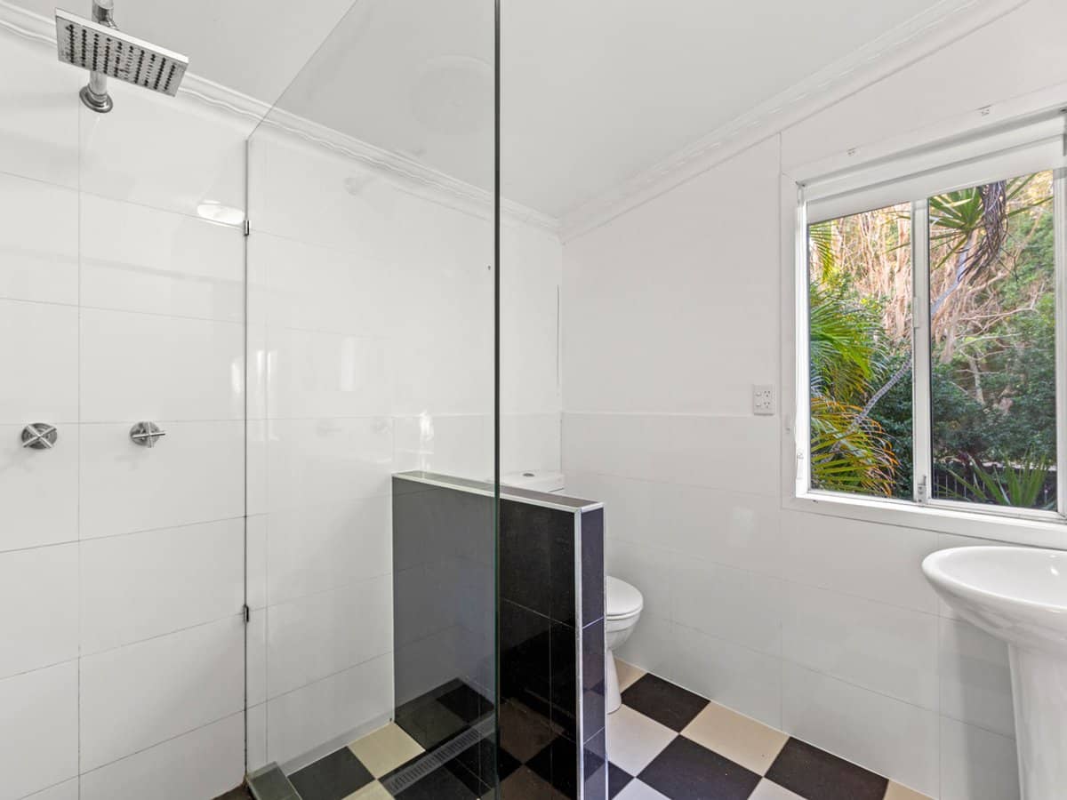 218 Ocean Parade, Burleigh Heads - Thumbnail 9