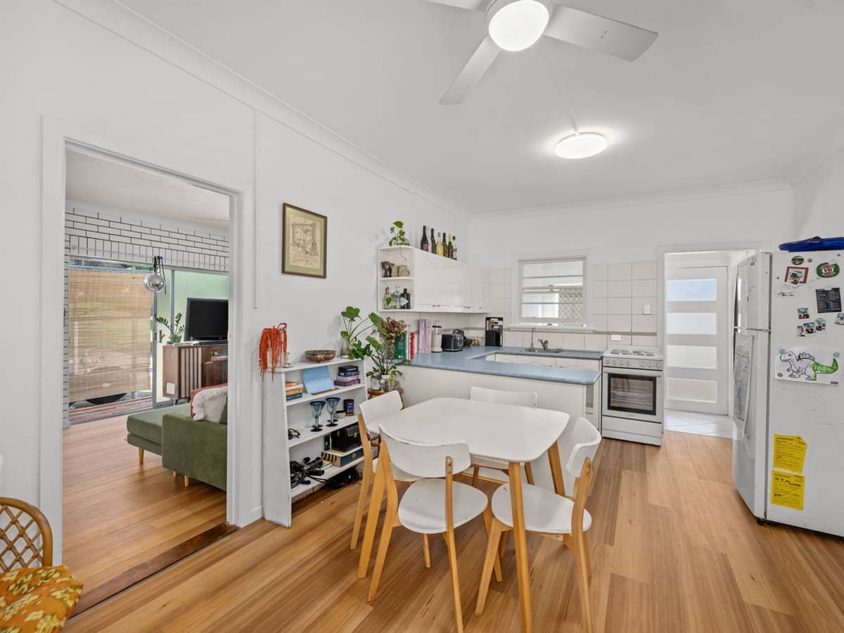 76 Dutton Street, Coolangatta - Thumbnail 4