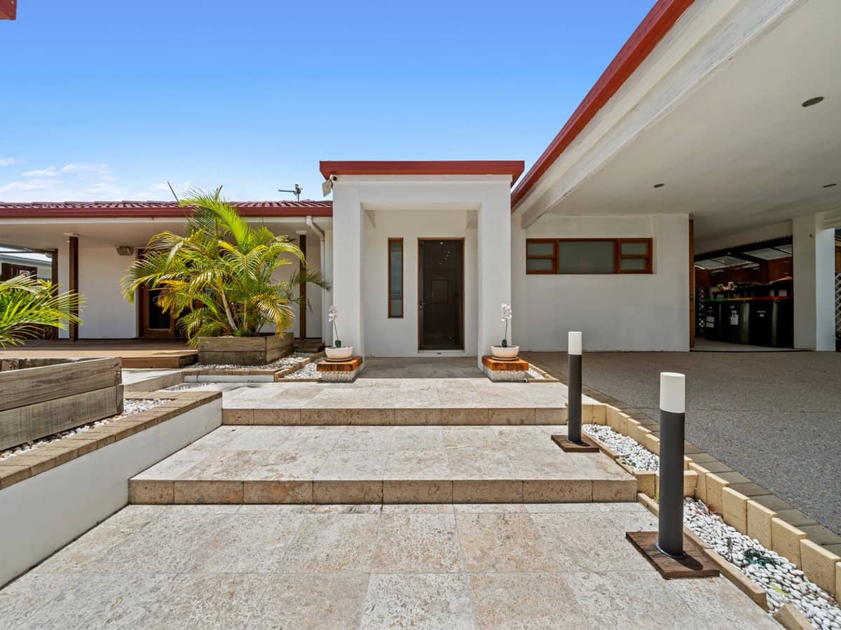 48 Bluejay Street, BURLEIGH WATERS - Thumbnail 3