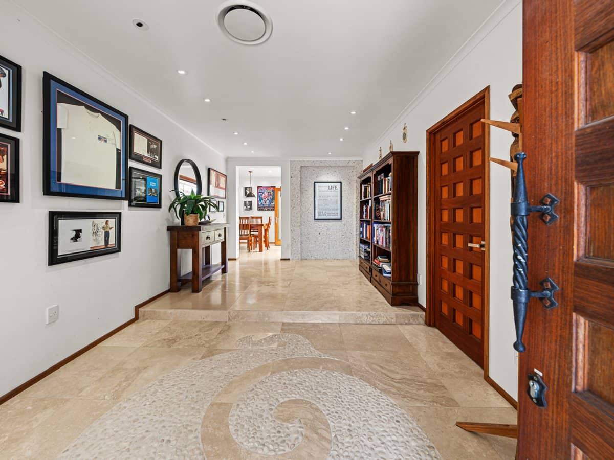 48 Bluejay Street, BURLEIGH WATERS - Thumbnail 4