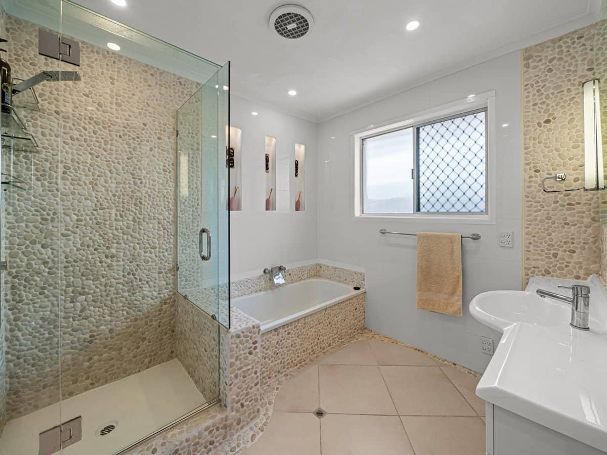 48 Bluejay Street, BURLEIGH WATERS - Thumbnail 18