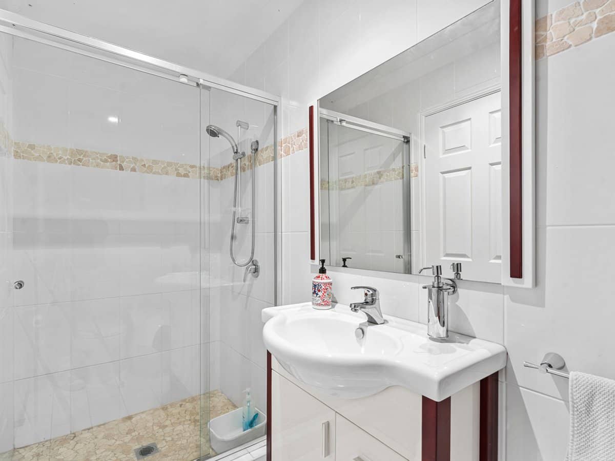 17 Rumbalara Avenue, ASHMORE - Thumbnail 11