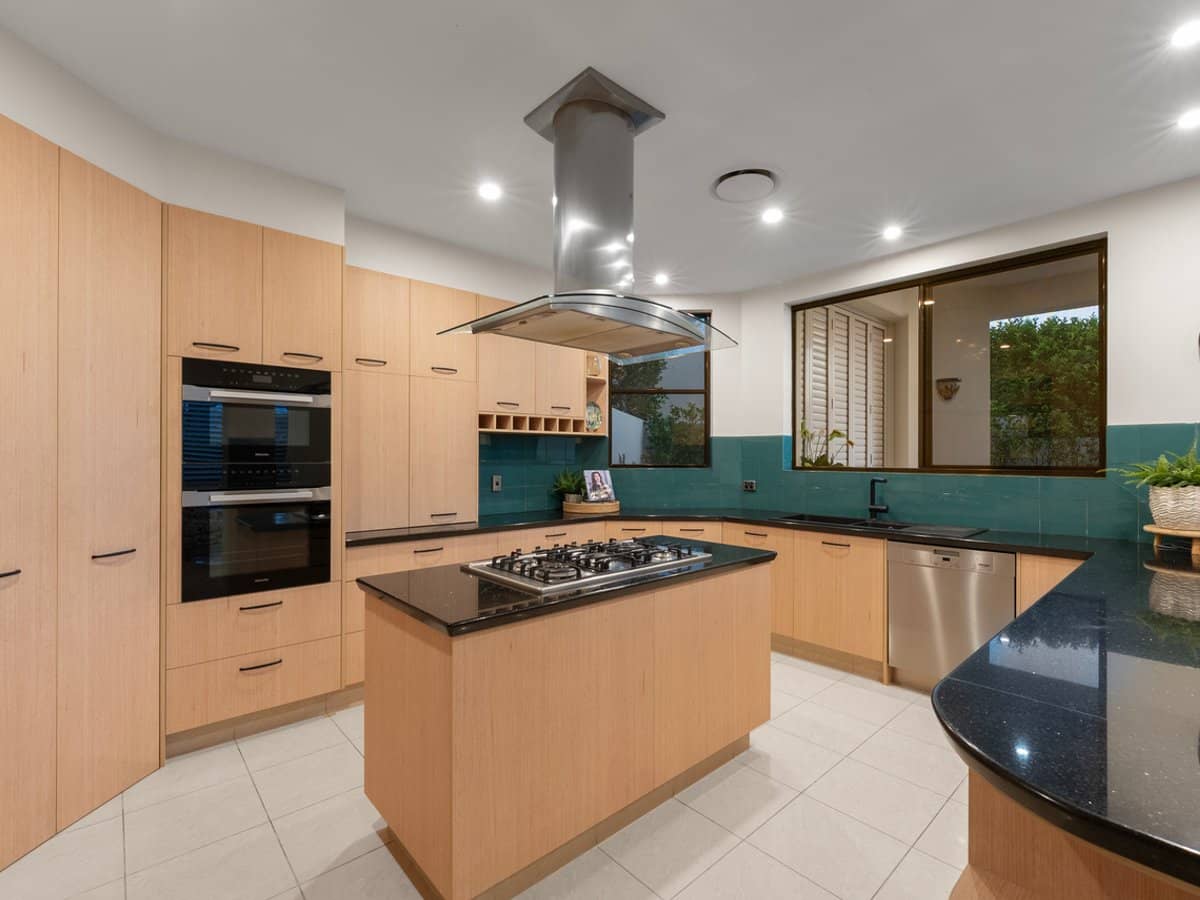 136/40 Cotlew Street East, Southport - Thumbnail 10