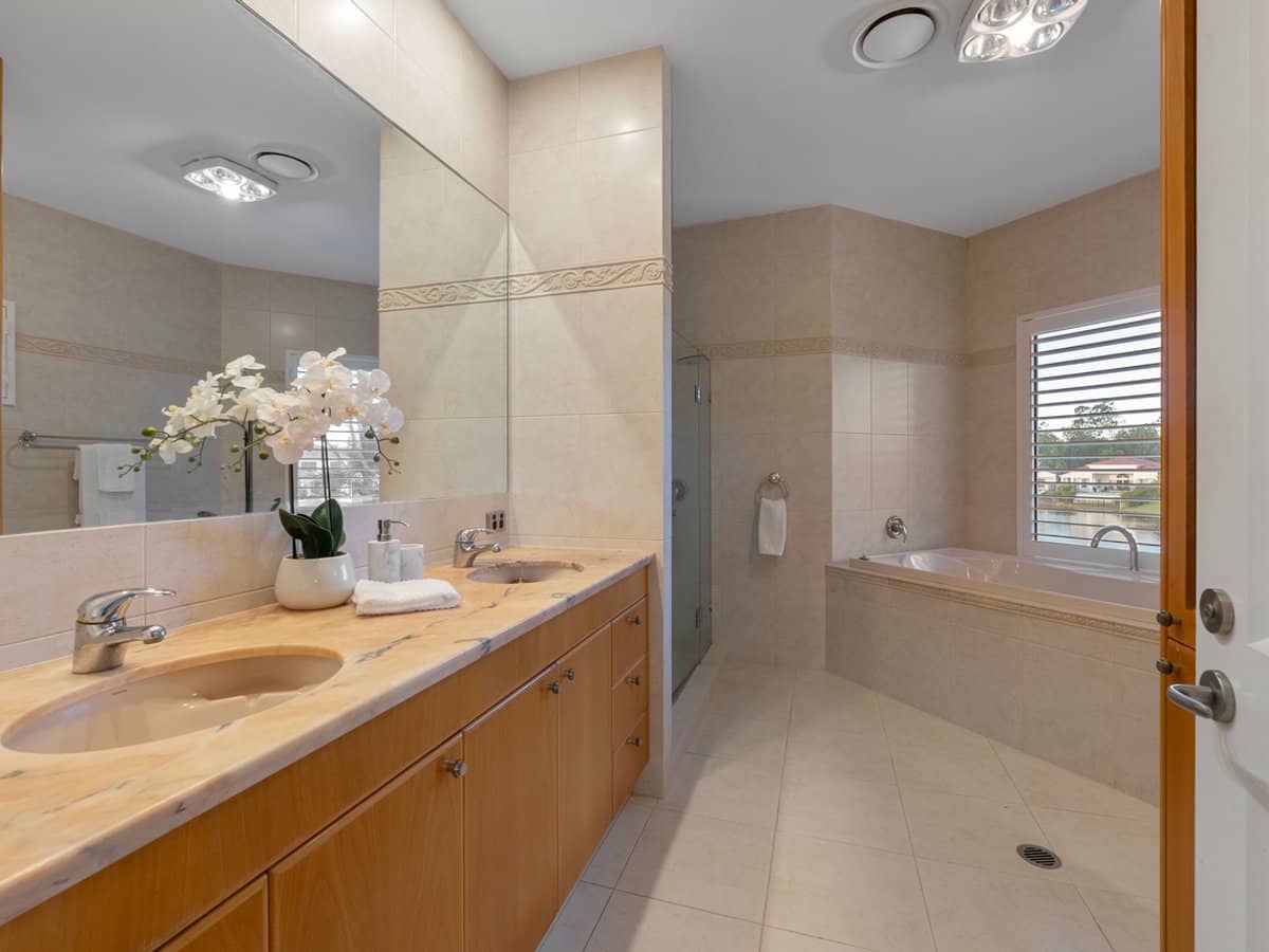 136/40 Cotlew Street East, Southport - Thumbnail 17