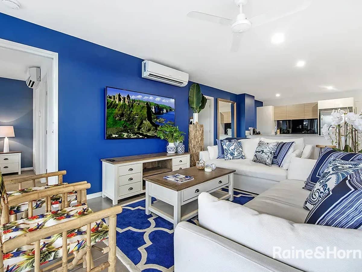 1-7 Waterford Court, BUNDALL - Thumbnail 2