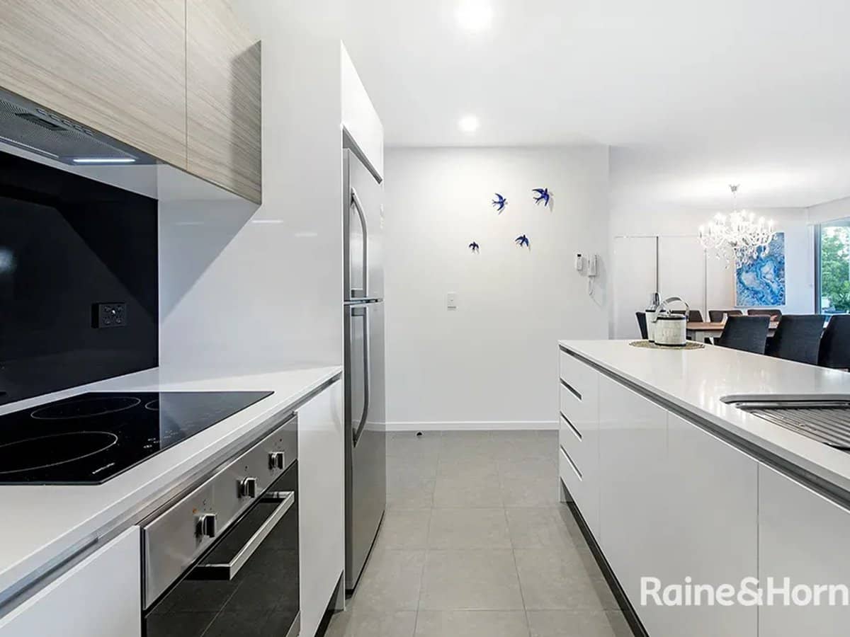 1-7 Waterford Court, BUNDALL - Thumbnail 8