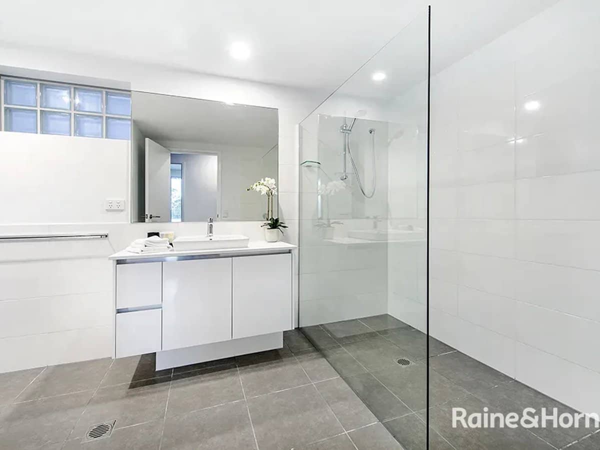 1-7 Waterford Court, BUNDALL - Thumbnail 18