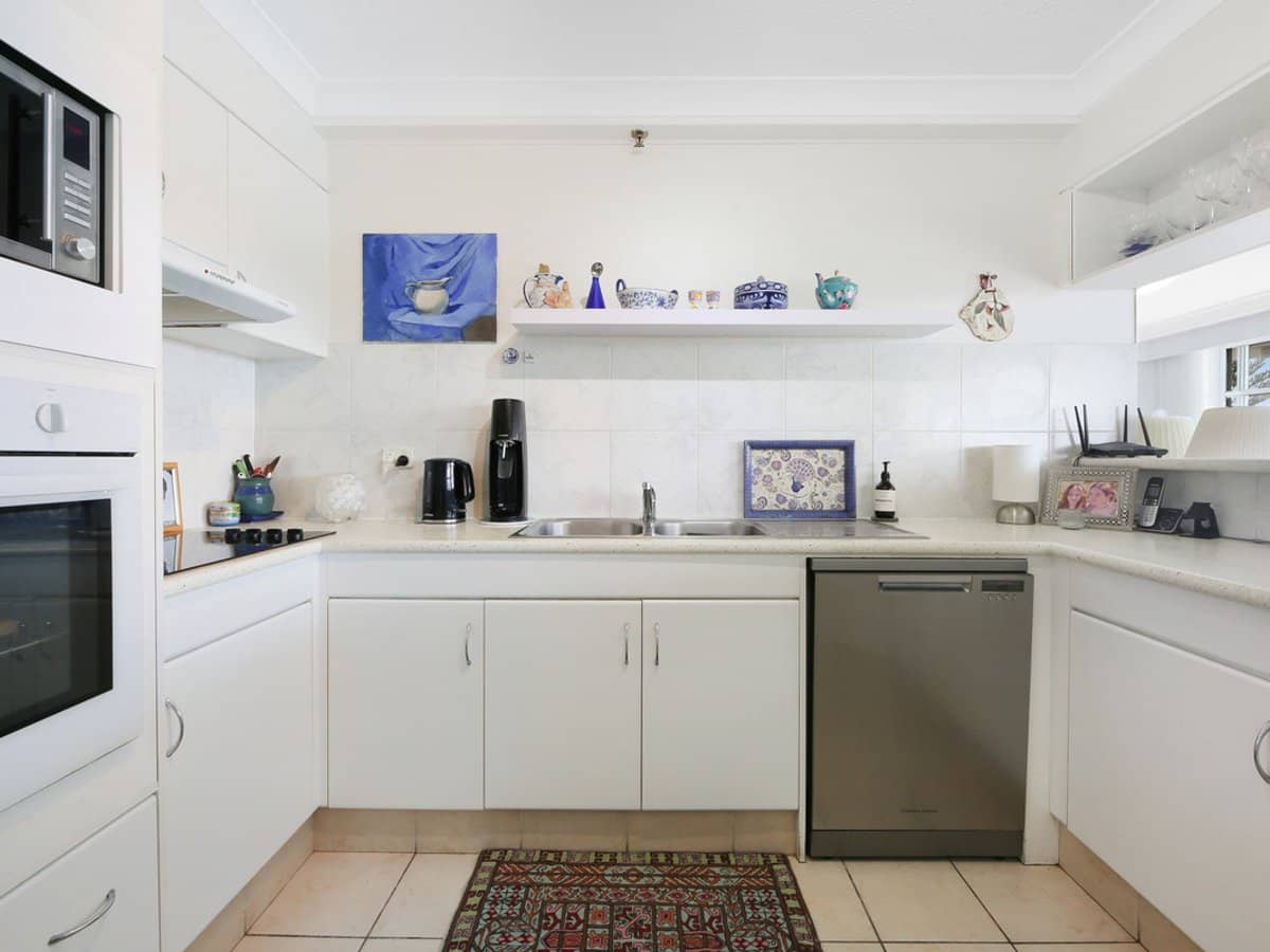 238 The Esplanade, Burleigh Heads - Thumbnail 3