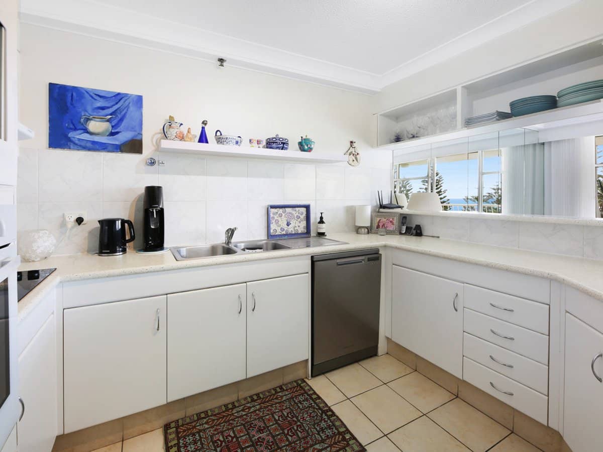 238 The Esplanade, Burleigh Heads - Thumbnail 4