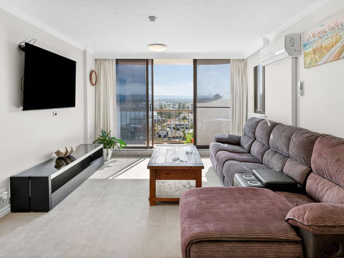 43 Enderley Avenue, Surfers Paradise - Thumbnail 2