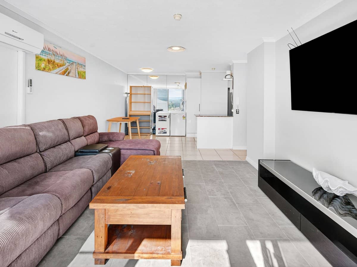 43 Enderley Avenue, Surfers Paradise - Thumbnail 3