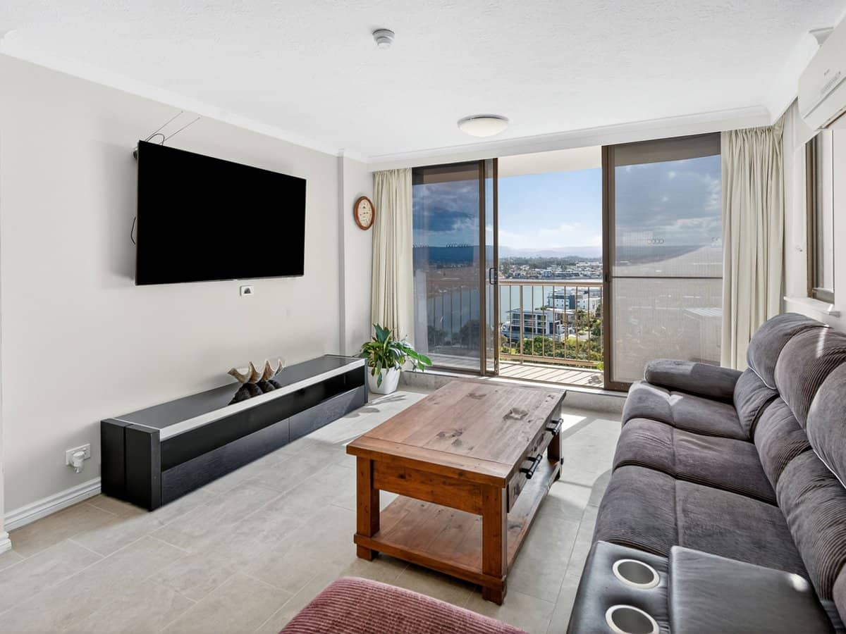 43 Enderley Avenue, Surfers Paradise - Thumbnail 5