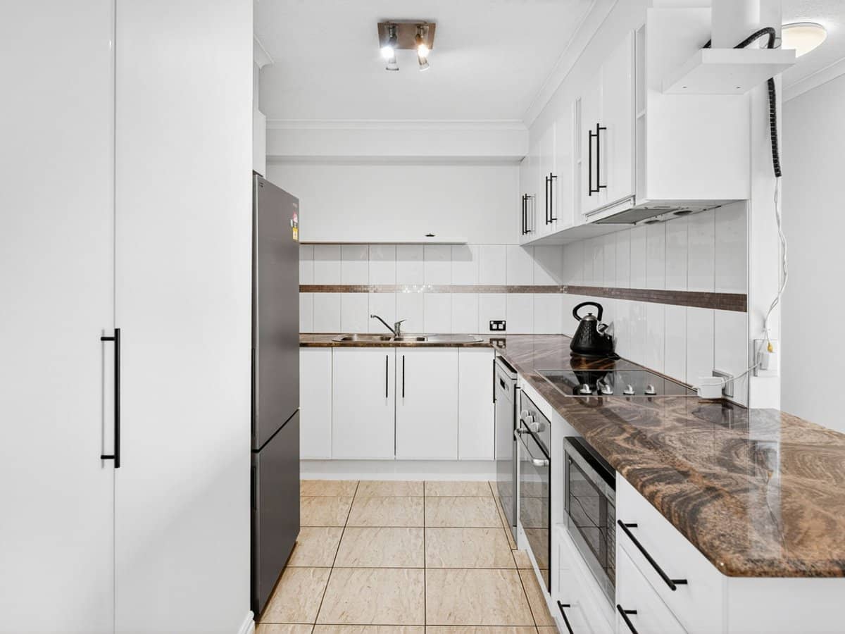 43 Enderley Avenue, Surfers Paradise - Thumbnail 7