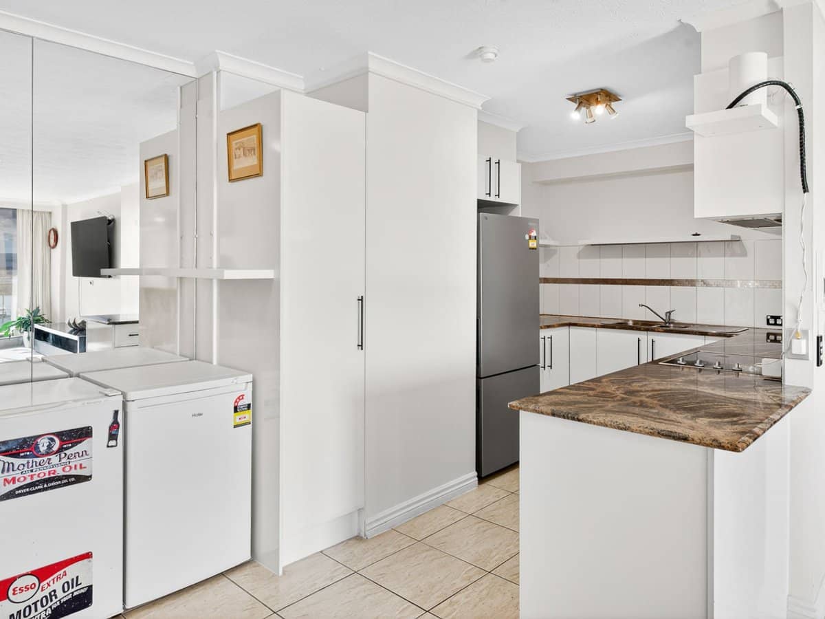 43 Enderley Avenue, Surfers Paradise - Thumbnail 8