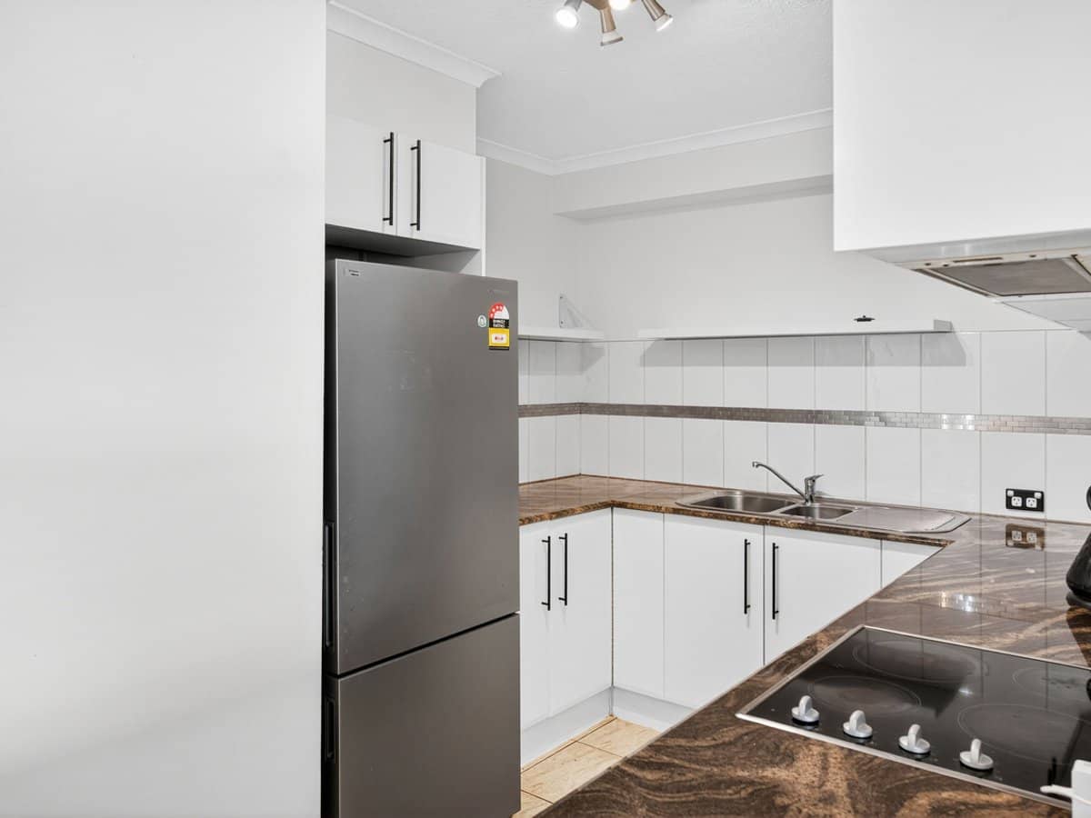 43 Enderley Avenue, Surfers Paradise - Thumbnail 9