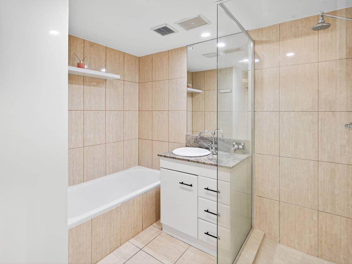 43 Enderley Avenue, Surfers Paradise - Thumbnail 14