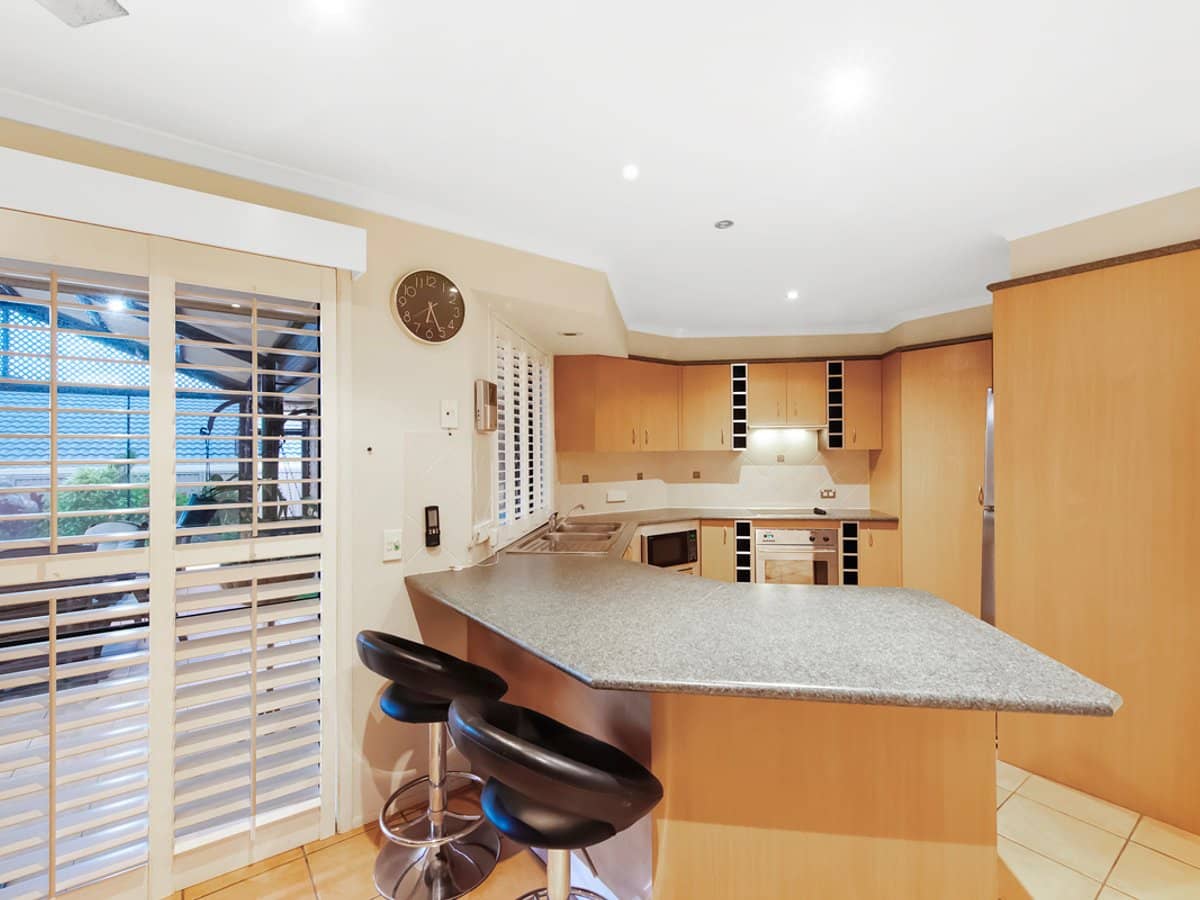 5 Essendon Close, ARUNDEL - Thumbnail 6