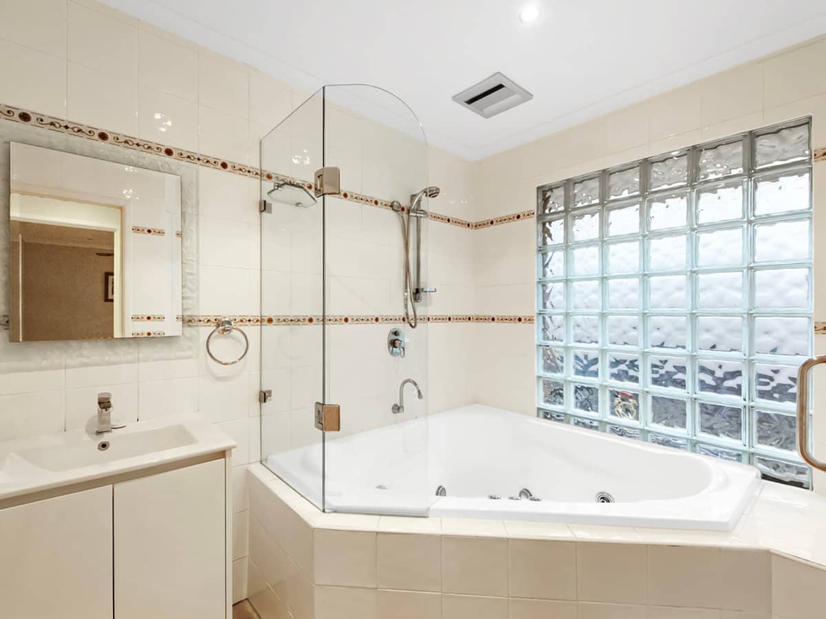 5 Essendon Close, ARUNDEL - Thumbnail 24