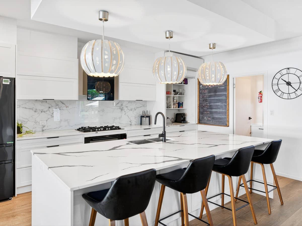 14 Pinaroo Crescent, ASHMORE - Thumbnail 8