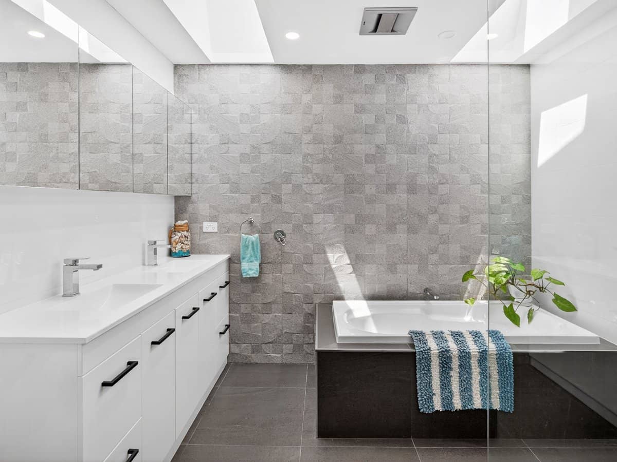 14 Pinaroo Crescent, ASHMORE - Thumbnail 30