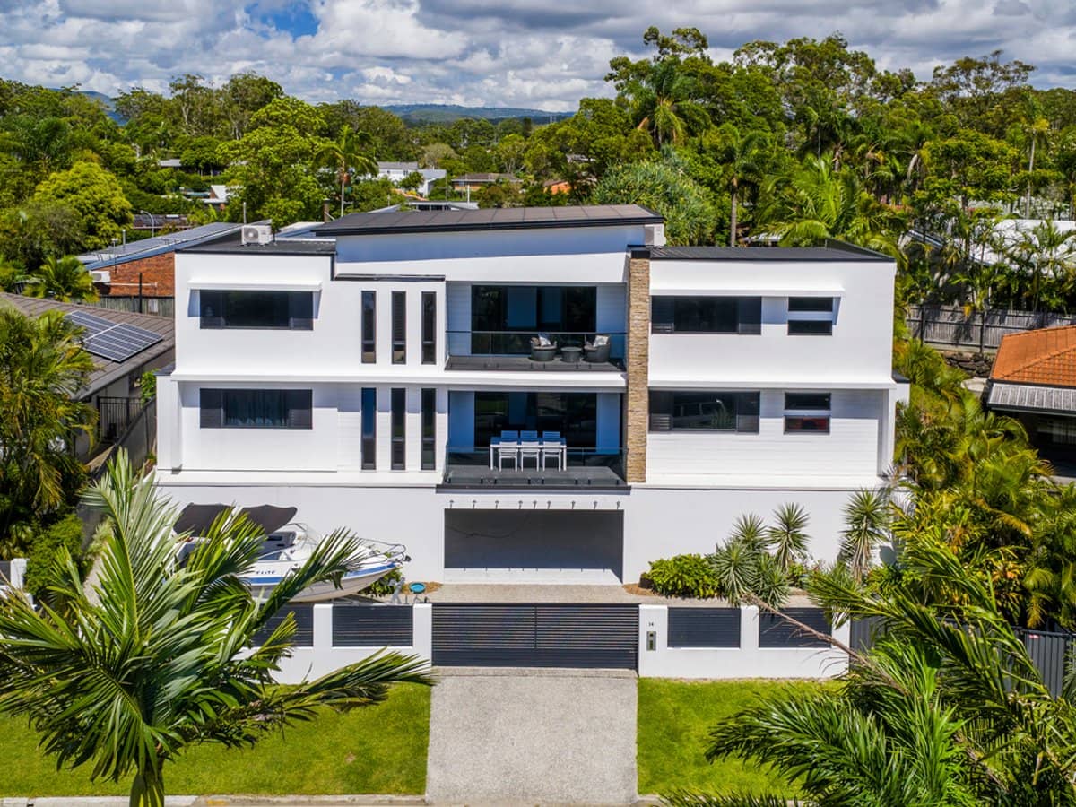 14 Pinaroo Crescent, ASHMORE - Thumbnail 1