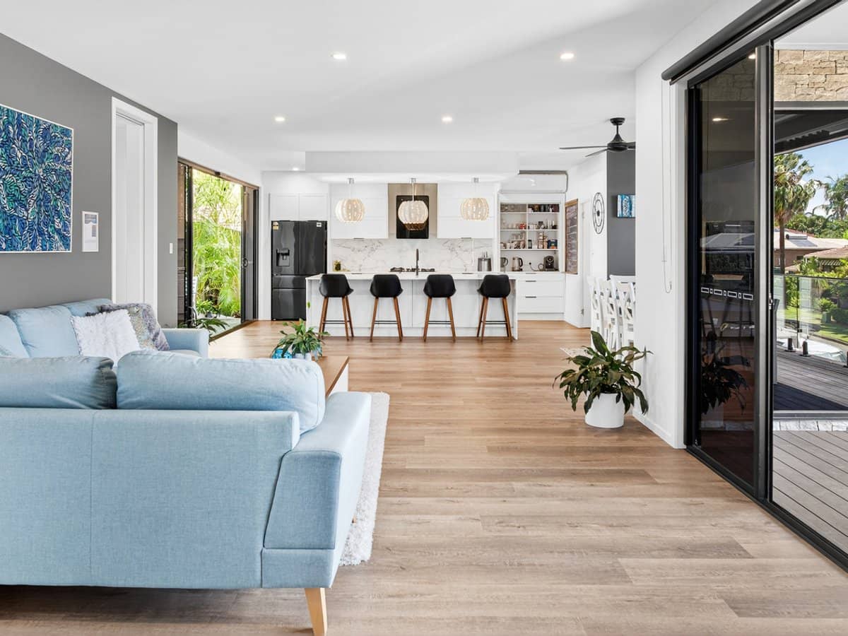 14 Pinaroo Crescent, ASHMORE - Thumbnail 8