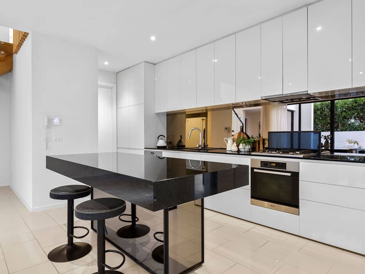 10009 The Boulevard, BENOWA - Thumbnail 4