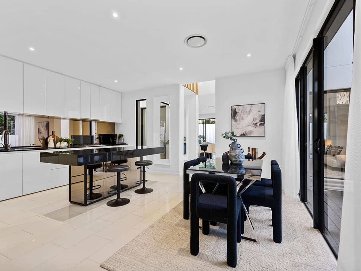 10009 The Boulevard, BENOWA - Thumbnail 6