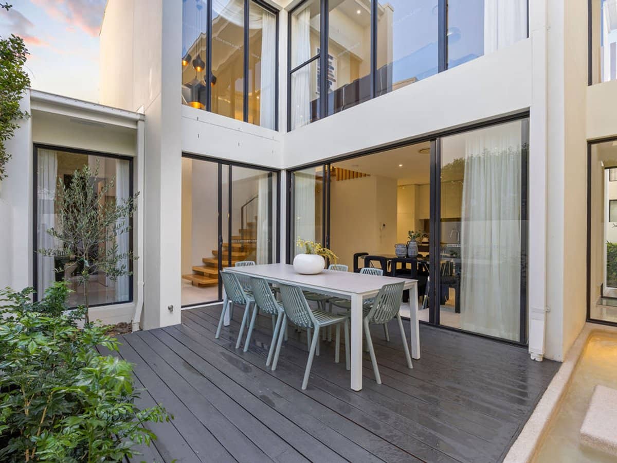 10009 The Boulevard, BENOWA - Thumbnail 9