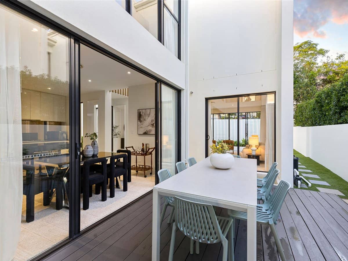 10009 The Boulevard, BENOWA - Thumbnail 10