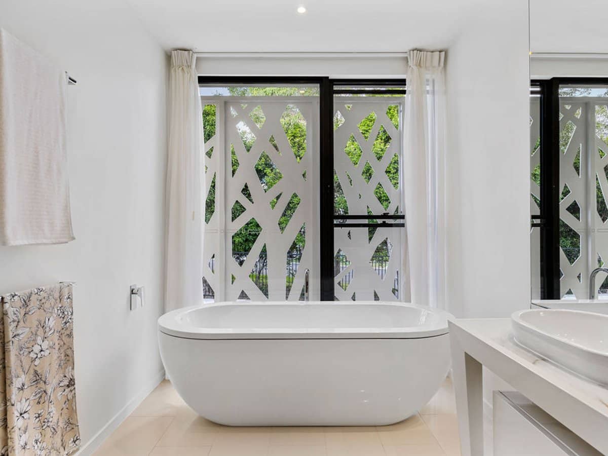 10009 The Boulevard, BENOWA - Thumbnail 21