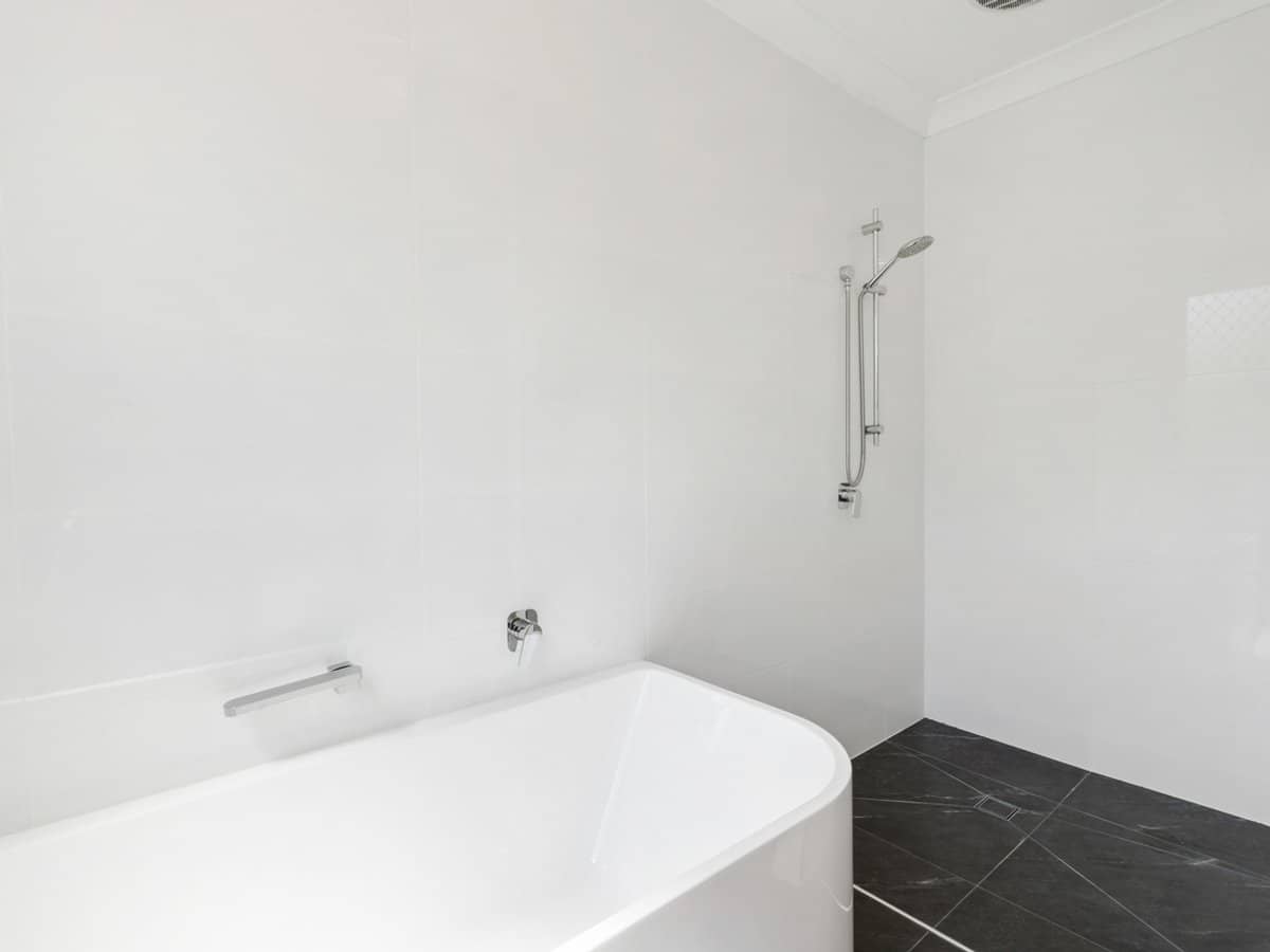 15 O'Brien Court, ARUNDEL - Thumbnail 15