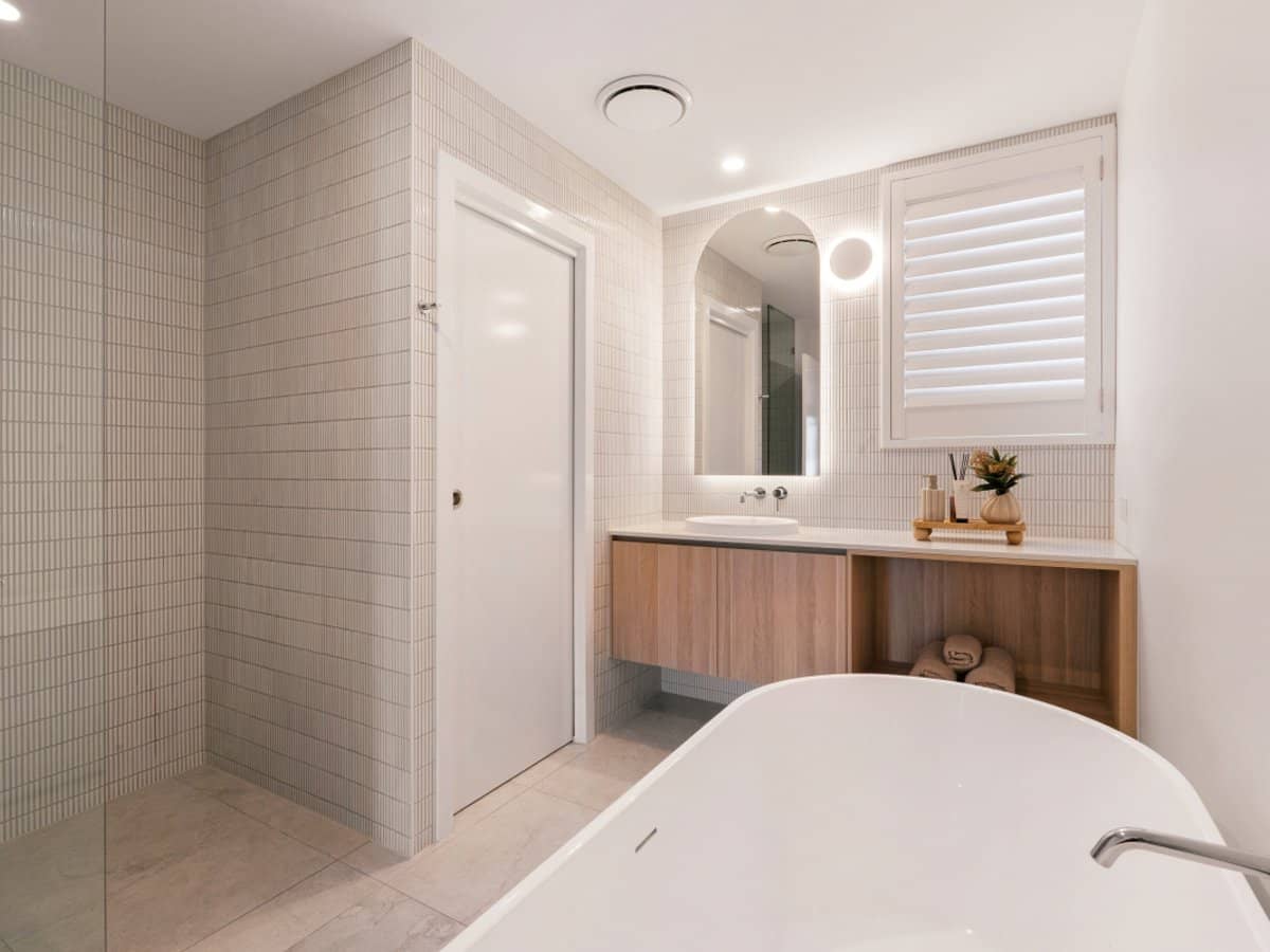 536 Marine Parade, BIGGERA WATERS - Thumbnail 24