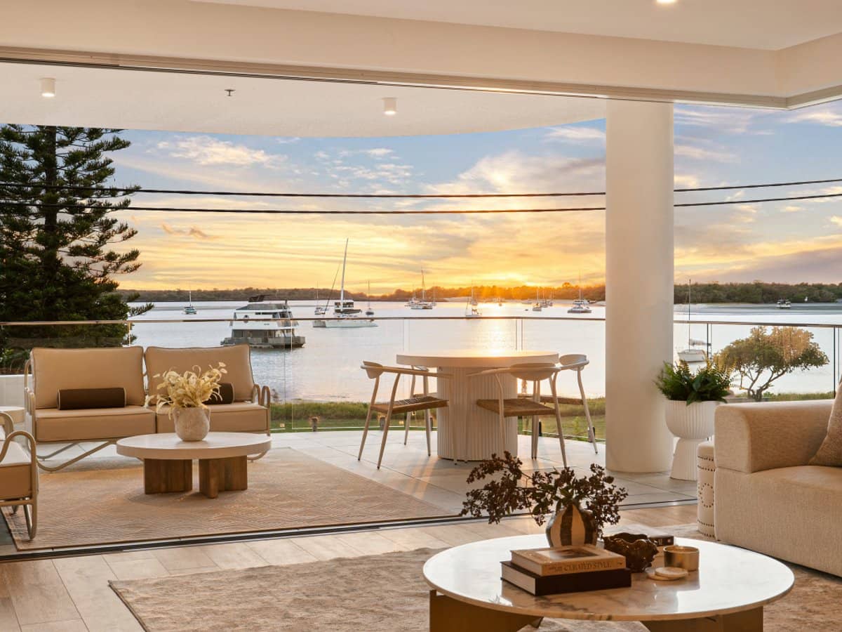 536 Marine Parade, BIGGERA WATERS - Thumbnail 1