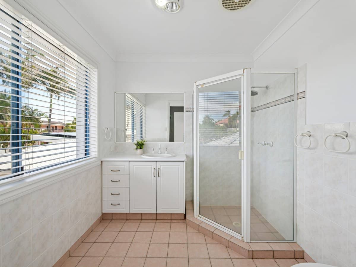 31 Tamborine Street, MERMAID BEACH - Thumbnail 11