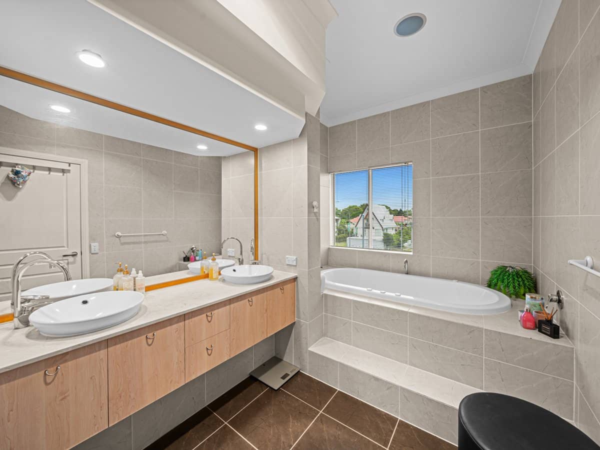 32-34 First Avenue, BROADBEACH - Thumbnail 8