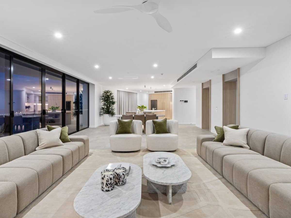 24 Woodroffe Avenue, Main Beach - Thumbnail 98