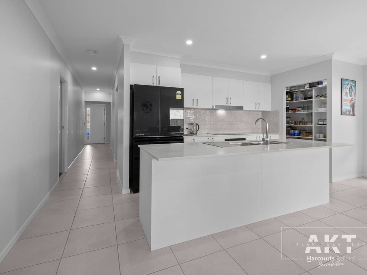 116 Belhaven Avenue, YARRABILBA - Thumbnail 2