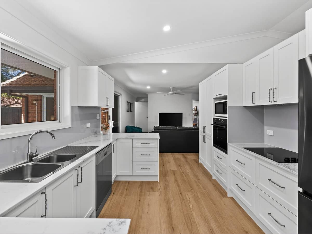 3 Beaumaris Court, ROBINA - Thumbnail 2