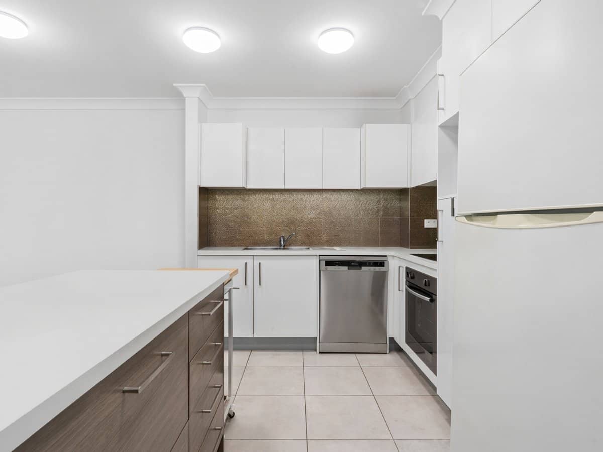 22 Yulia Street, Coombabah - Thumbnail 4