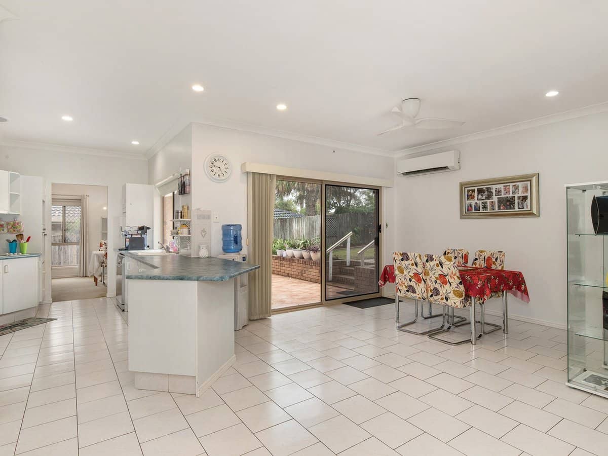 18 Edgeworth Place, HELENSVALE - Thumbnail 8