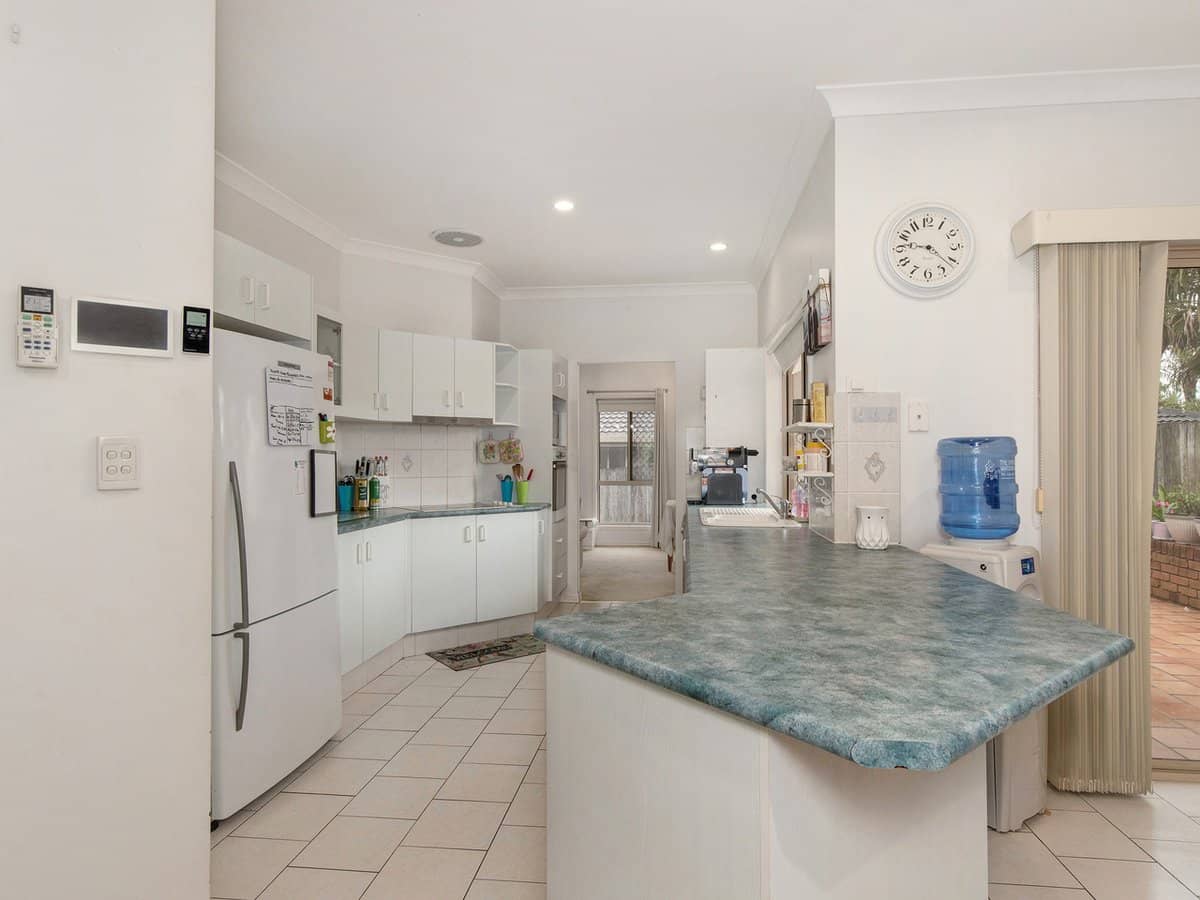 18 Edgeworth Place, HELENSVALE - Thumbnail 9