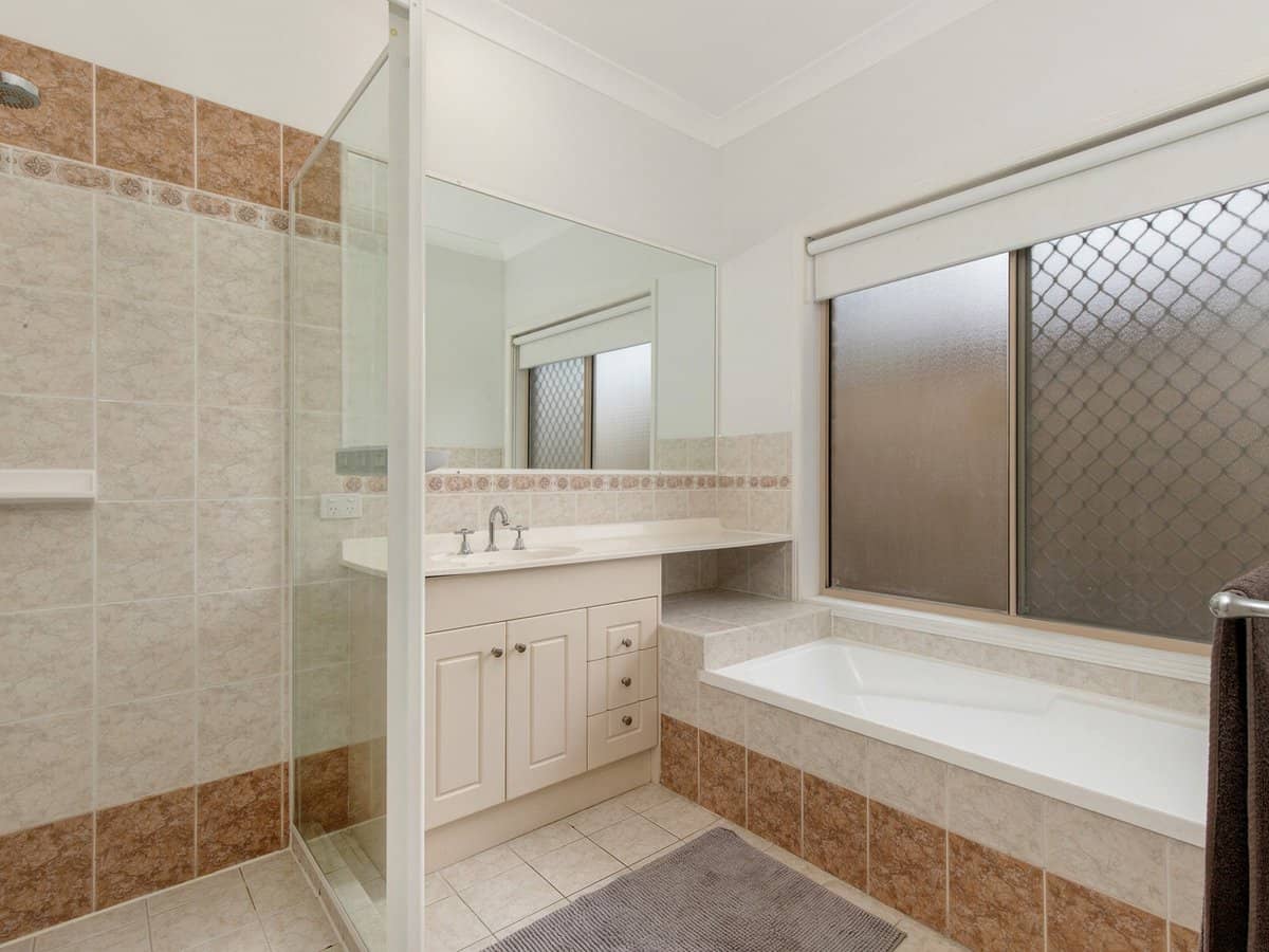 18 Edgeworth Place, HELENSVALE - Thumbnail 16