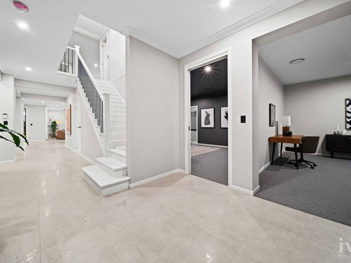 188 Lake Serenity Boulevard, Helensvale - Thumbnail 3