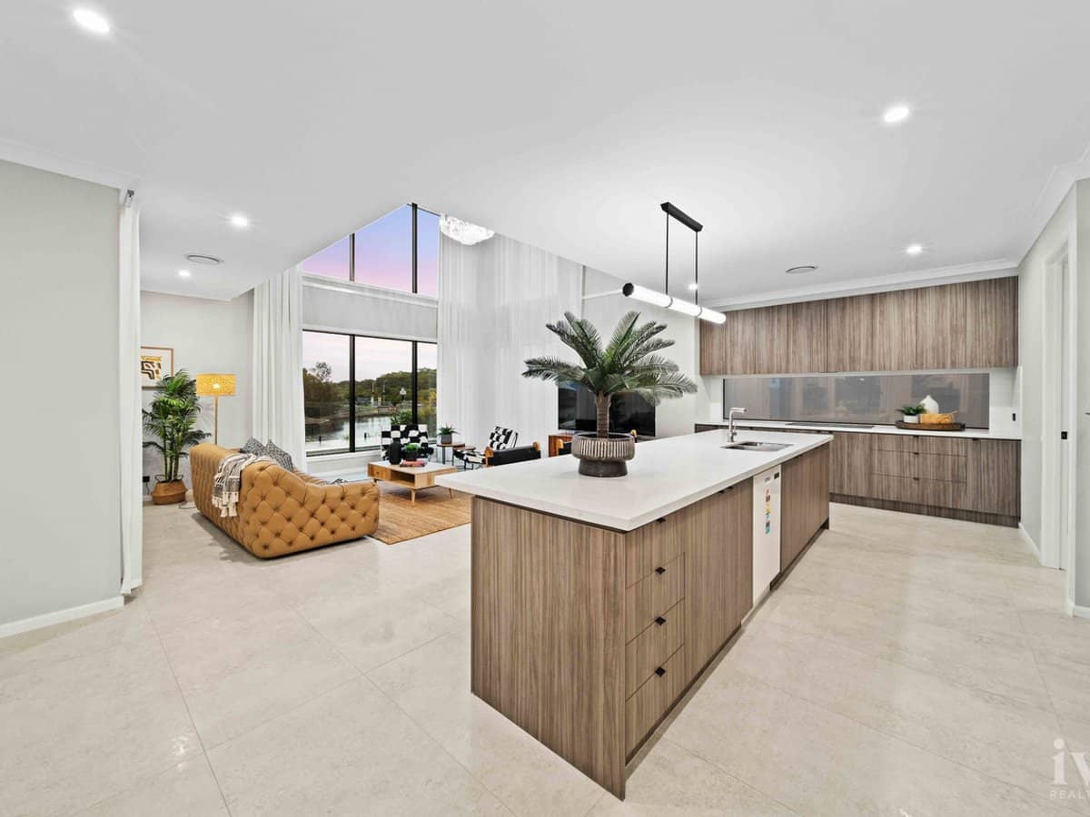 188 Lake Serenity Boulevard, Helensvale - Thumbnail 4