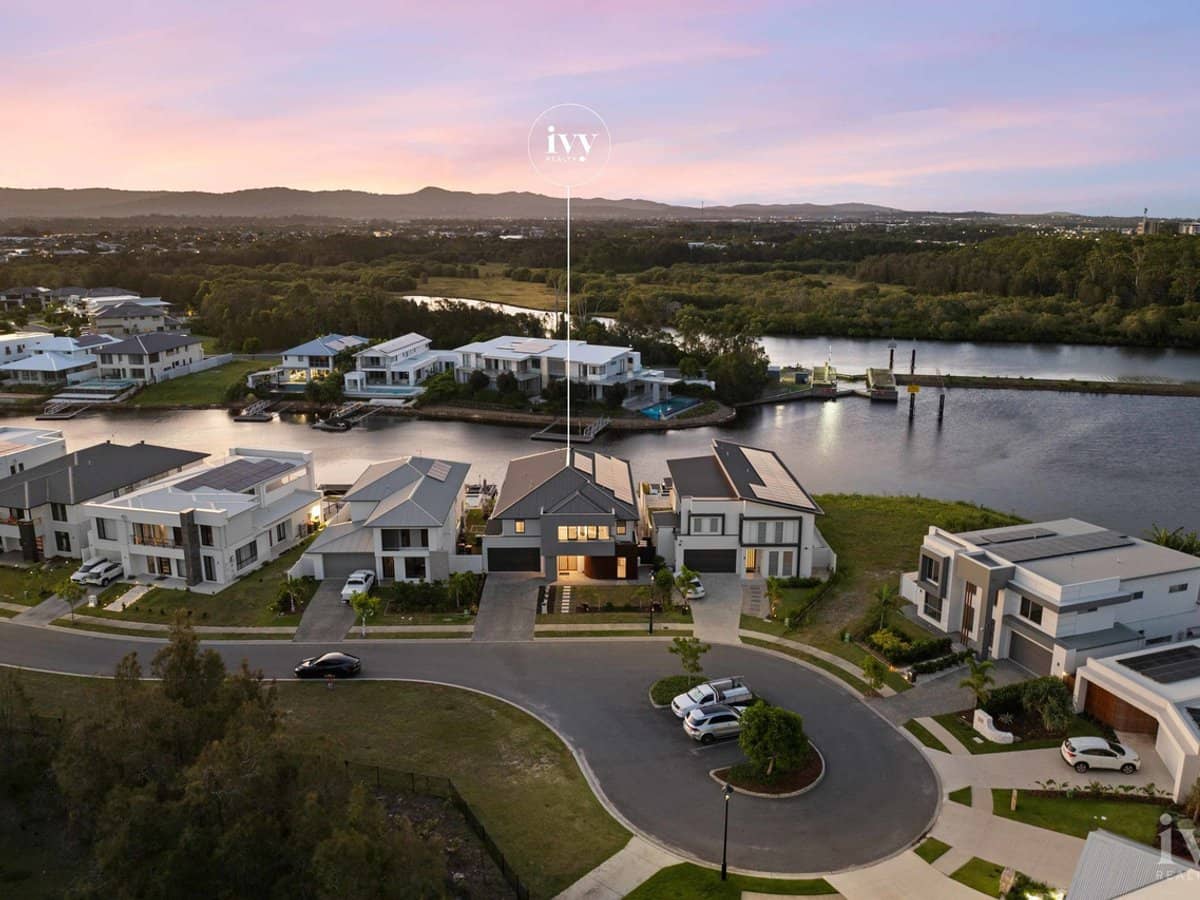 188 Lake Serenity Boulevard, Helensvale - Thumbnail 28