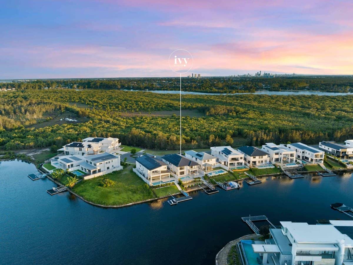 188 Lake Serenity Boulevard, Helensvale - Thumbnail 29