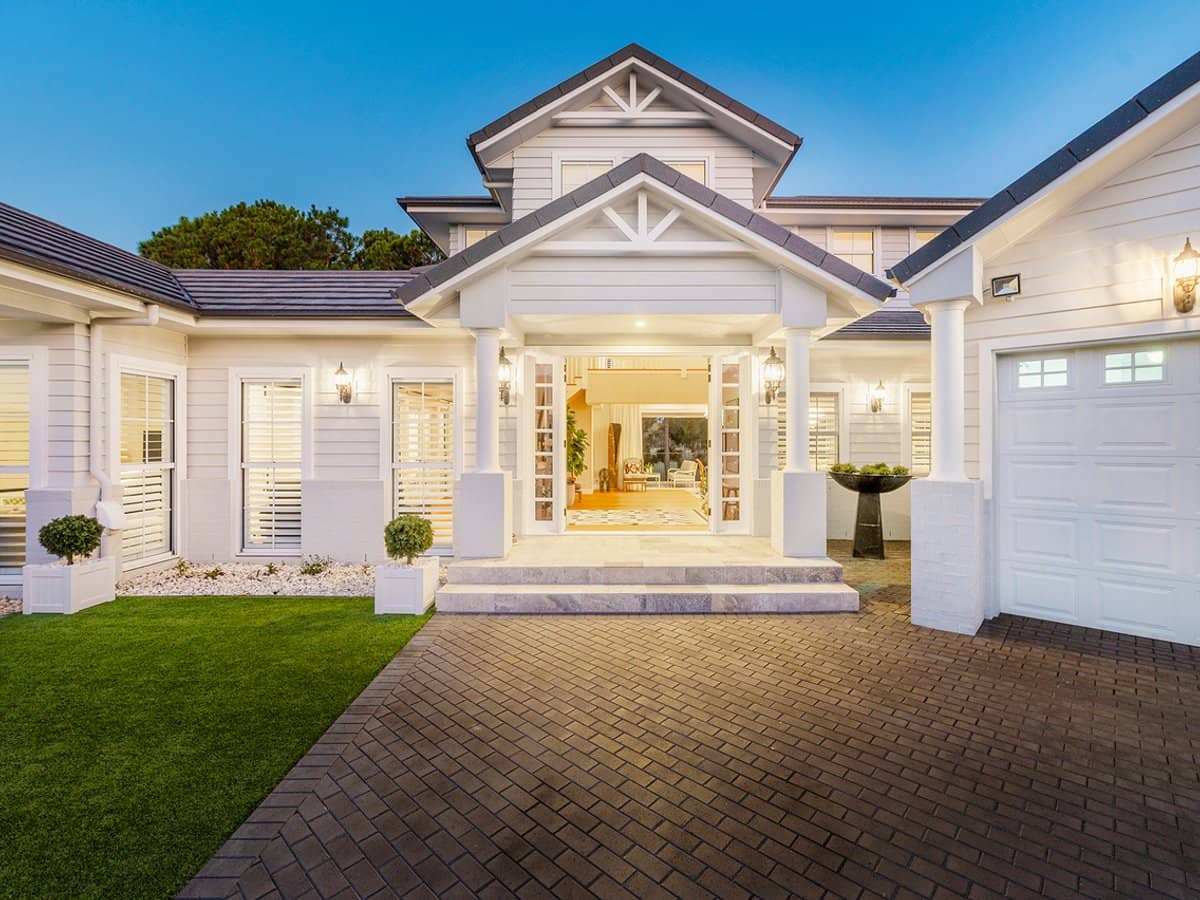 2265 Banksia Lakes Drive, Sanctuary Cove - Thumbnail 3