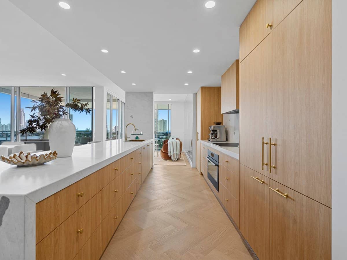 53 Darrambal Street, SURFERS PARADISE - Thumbnail 3